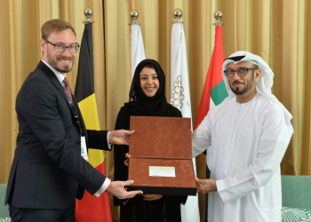 معالي ريم بنت إبراهيم الهاشمي، وسعادة اللواء محمد أحمد المري، وألدوين ديكرز