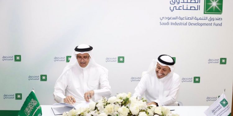 «الصندوق الصناعي» يوقّع أول اتفاقية تمويل للتحول الرقمي