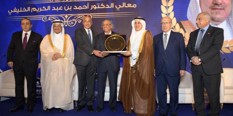 اتحاد المصارف العربية يكرم محافظ مؤسسة النقد العربي بجائزة «الرؤية القيادية لعام 2019»