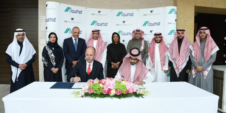 صندوق الرياض ريت يوقع اتفاقية تشغيل فندق برج رافال مع شركة ماريوت الدولية