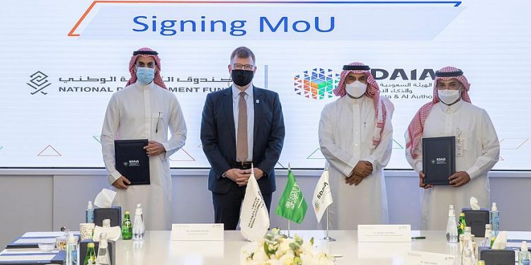«سدايا» وصندوق التنمية الوطني يُوقّعان مذكرة تفاهم لتضمين قطاع البيانات والذكاء الاصطناعي ضمن القطاعات المستهدفة من إستراتيجية الصندوق