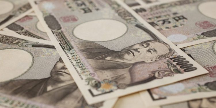 صناديق التحوط تخفض رهاناتها على هبوط الين بأكبر نسبة منذ انتشار كورونا