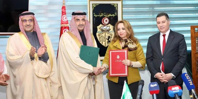 الصندوق السعودي للتنمية يقرض قطاع النقل التونسي 55 مليون دولار