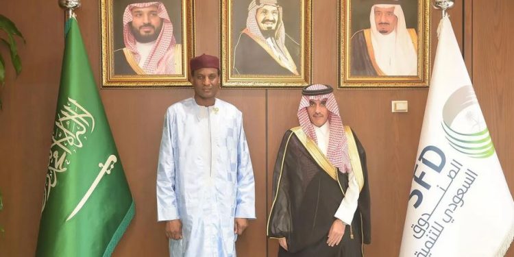 الصندوق السعودي للتنمية يبحث مع رئيس وزراء النيجر البرامج الإنمائية المشتركة