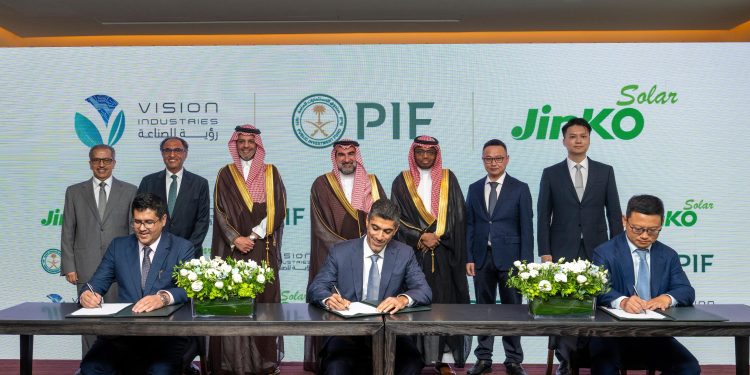 صندوق الاستثمارات العامة: 3 مشاريع جديدة لتوطين صناعات الطاقة الشمسة والرياح
