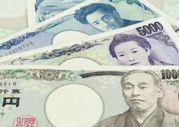 صناديق التحوط تراهن على ارتفاع العملة اليابانية للمرة الأولى منذ 3 سنوات
