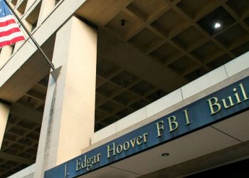 «الفيدرالي» يحقق في تواطؤ مسؤولي صندوق استثماري مع الصين
