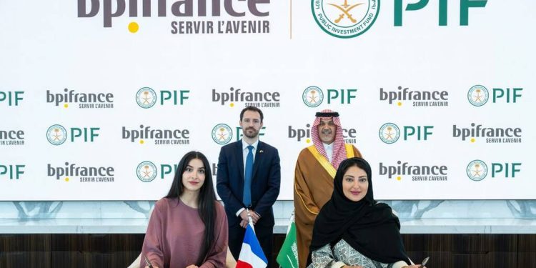 صندوق الاستثمارات العامة يوقع مذكرة تفاهم مع بنك فرنسي بـ 10 مليارات دولار