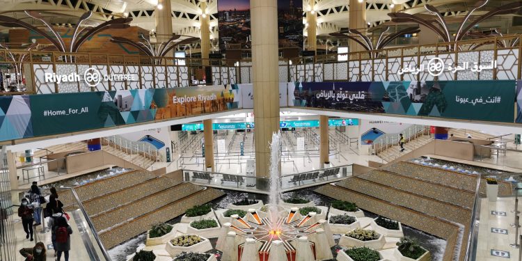 في خطوة لتمكين القطاع الخاص غير النفطي بالمملكة.. «خبراء»: إطلاق صندوق الاستثمارات العامة لشركة «الواحة» يعزز تصدير العلامات السعودية إلى الأسواق الحرة العالمية