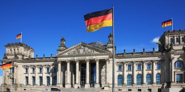 ألمانيا تعتزم إطلاق صندوق استثماري بـ 100 مليار يورو لدعم القطاعات الحيوية